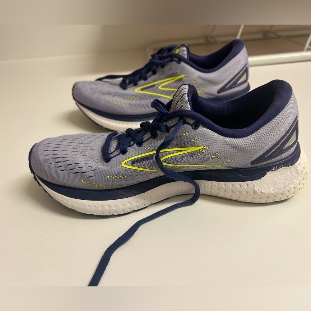 Brooks Women’s Glycerin 19 Sneaker. Size 8. Good Condition. - Picture 3 of 8